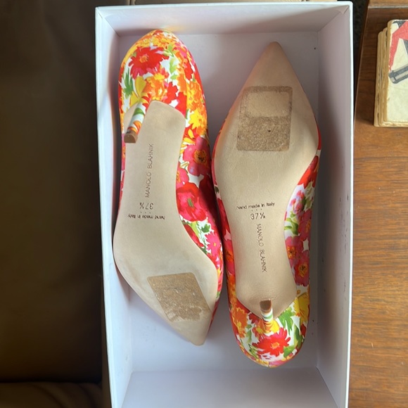 New Manolo Blahnik Pumps size  37.5 - Picture 9 of 11